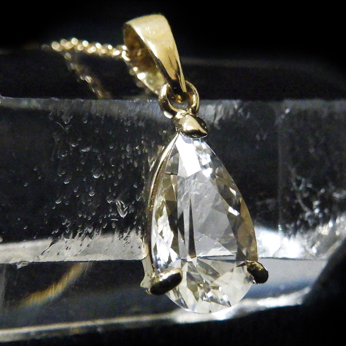 フェナカイト ペンダントトップ 0.83ct ロシア産